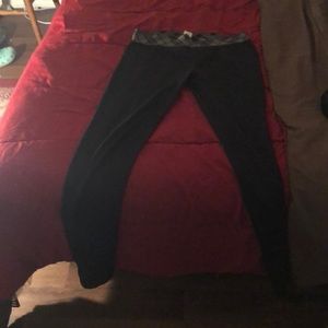 Black sports leggings